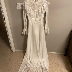Vintage wedding dress